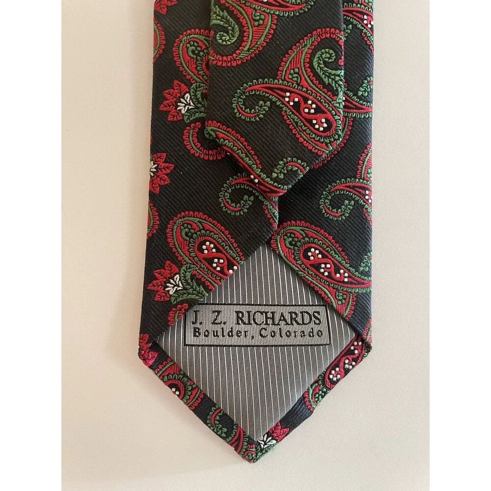 Vintage JZ richards silk tie Made In America Black And Red Pasley